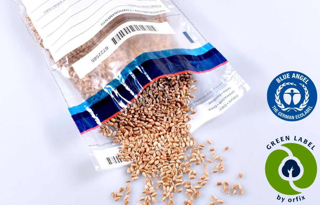 Eine Tüte mit Weizensamen, beschriftet, steht für nachhaltige Sicherheitsverpackungen.